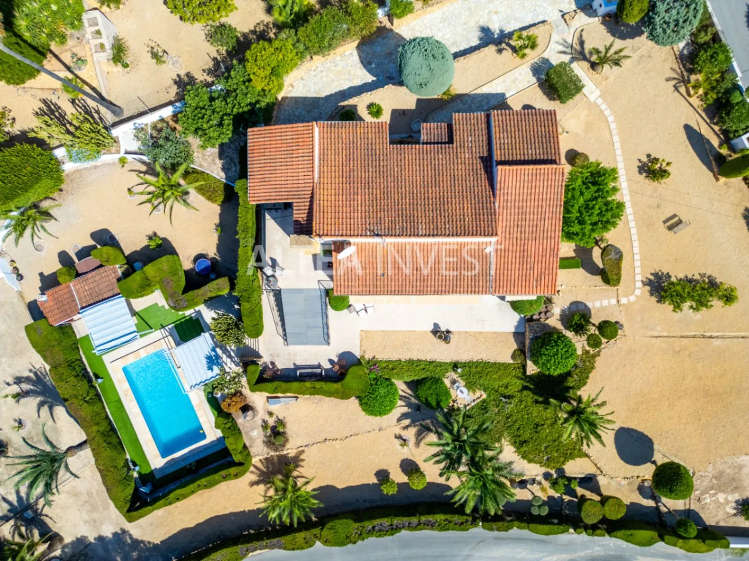 Exclusive Mediterranean-Style Chalet in El Planet