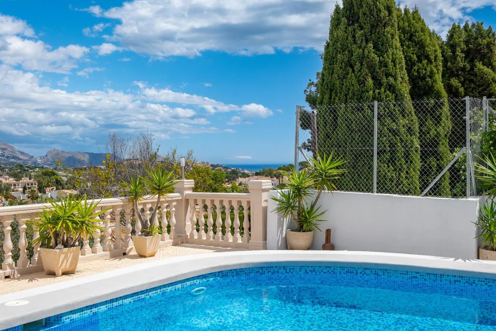 Completely renovated villa in Alfaz del Pi: sea and mountain views