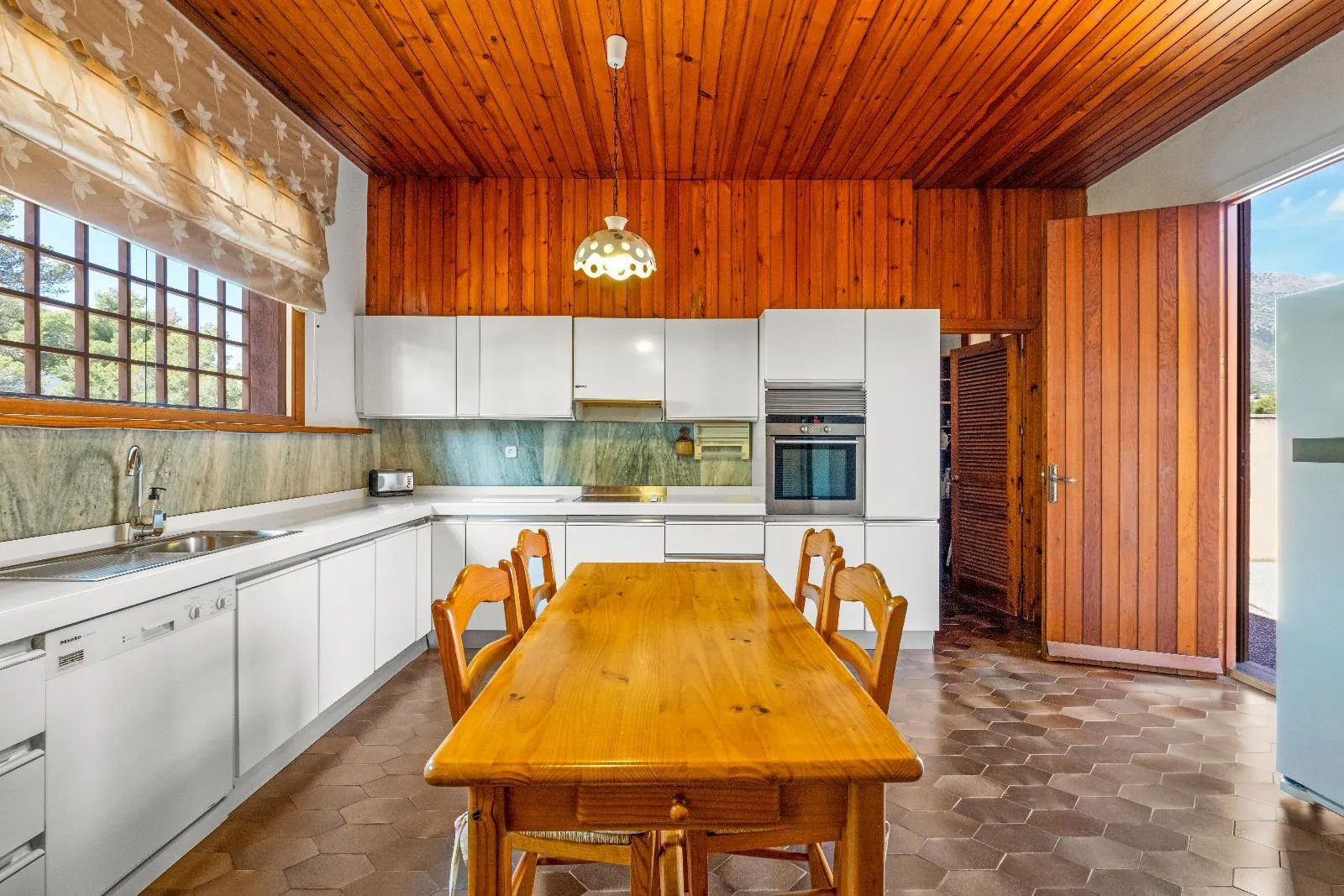 Mediterranean Elegance between the Sea and the Mountain – Privacy and Nature in La Nucía