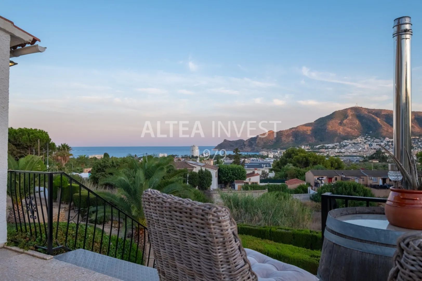 Exclusive Mediterranean-Style Chalet in El Planet