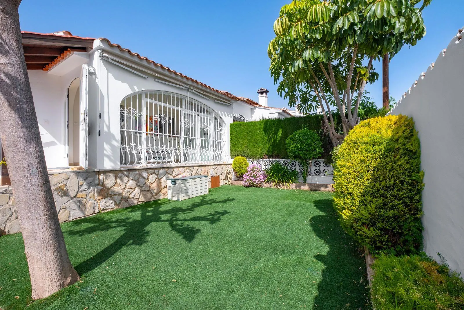 Modern and cozy villa in Alfaz del Pi: comfort, style, and serenity in one place