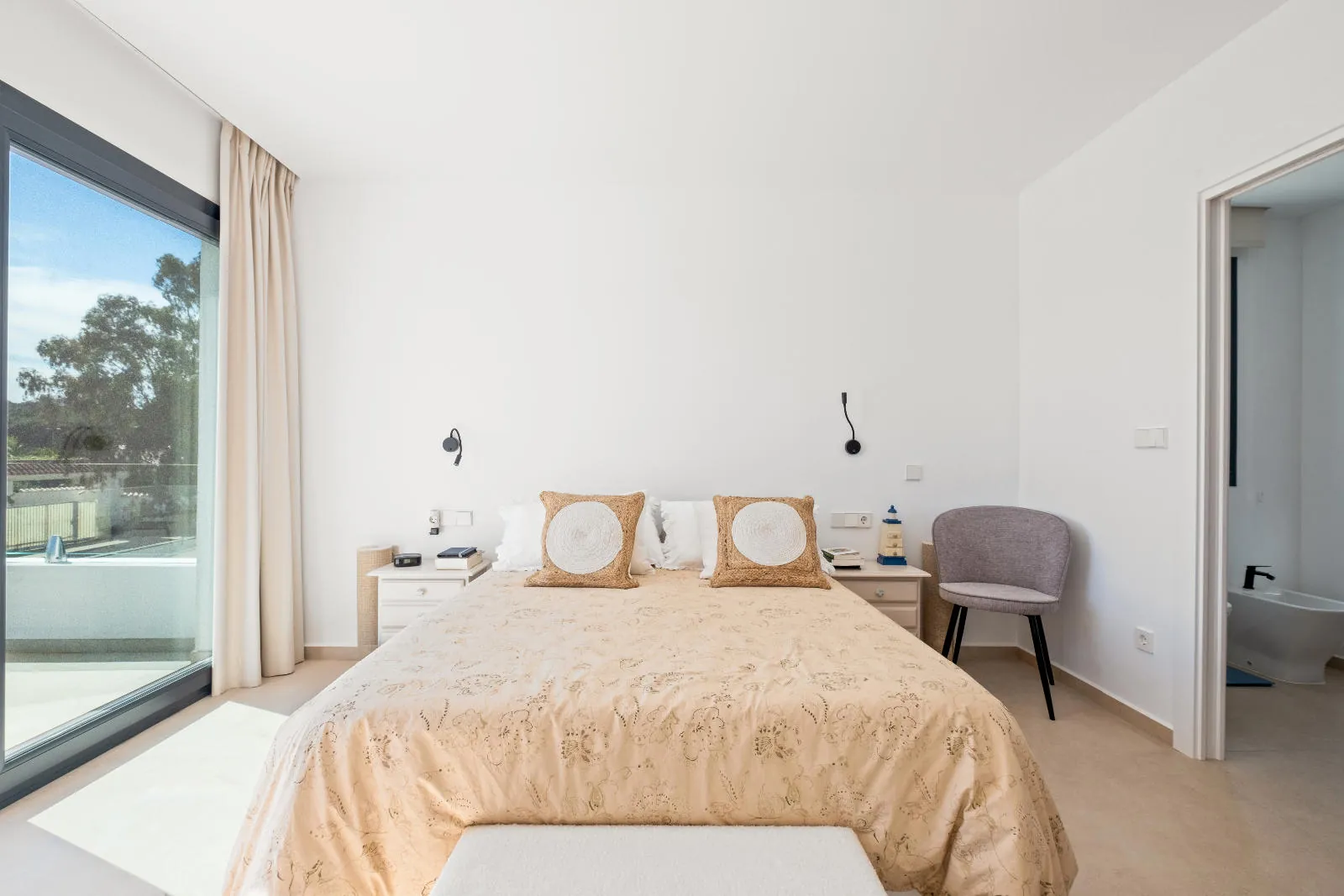 Newly Built Villa with Sea Views and Cutting-Edge Design