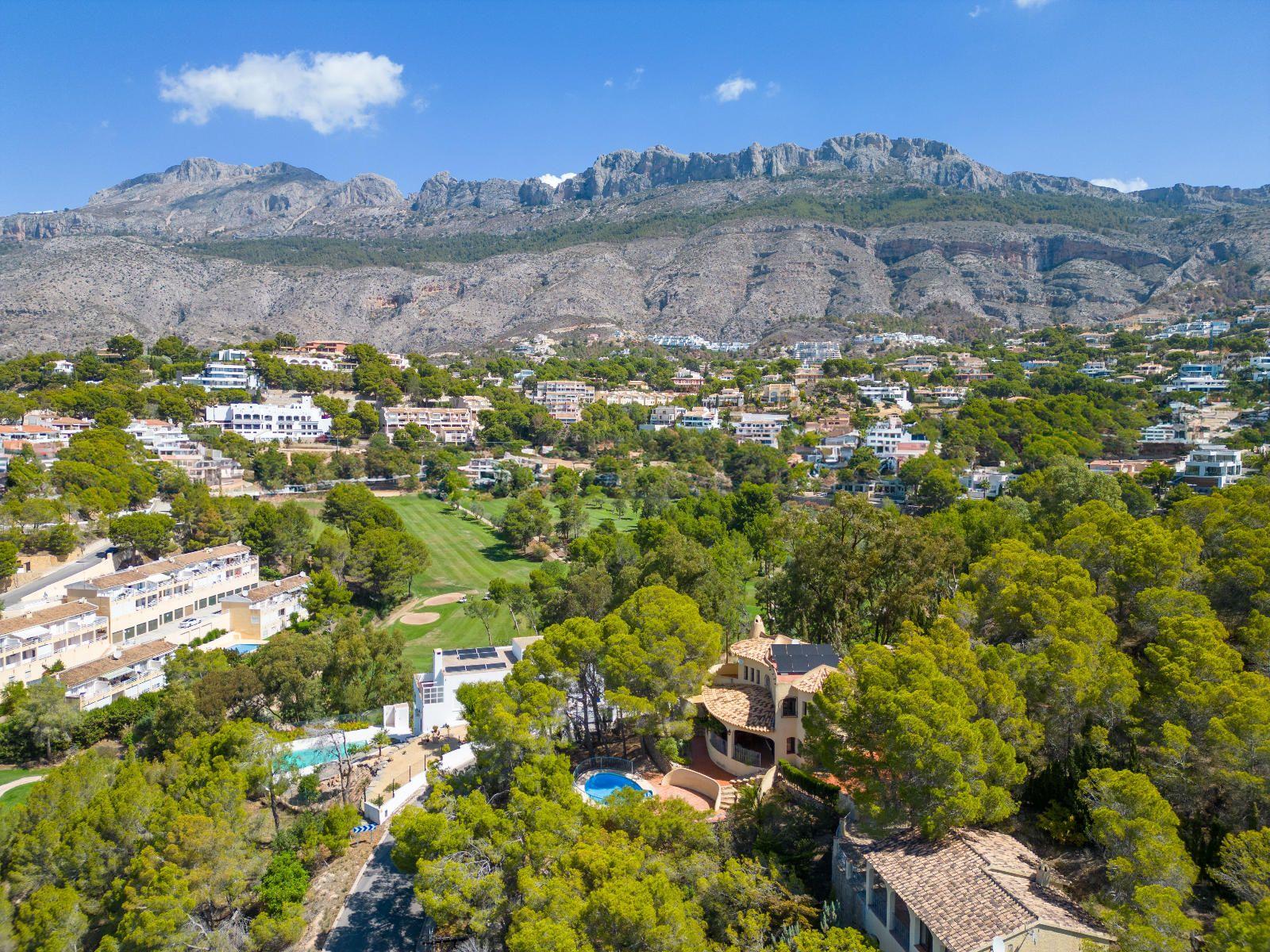 Cosy Mediterranean style villa with open views over the bay of Altea.