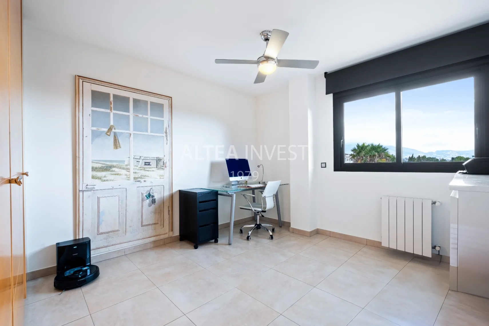 Penthouse with a large private terrace in Albir: comfort, light, and panoramic views.