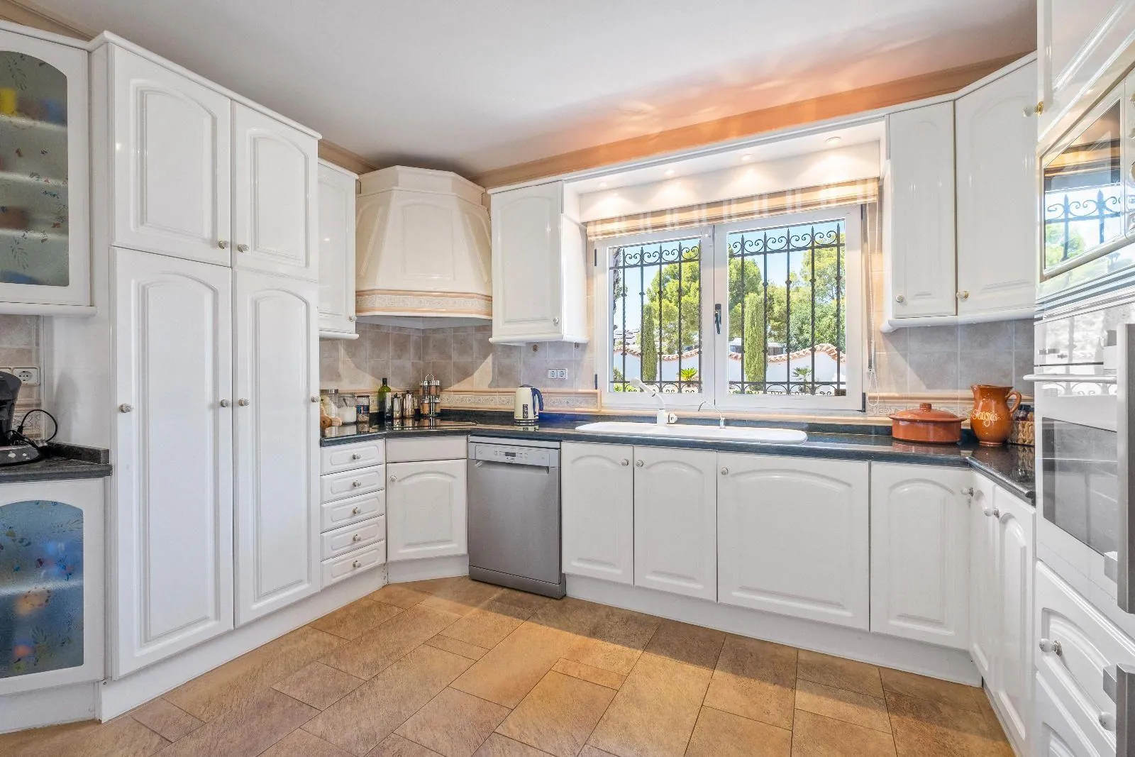1311 - Elegant Mediterranean Villa with Large Plot and Panoramic Sea Views