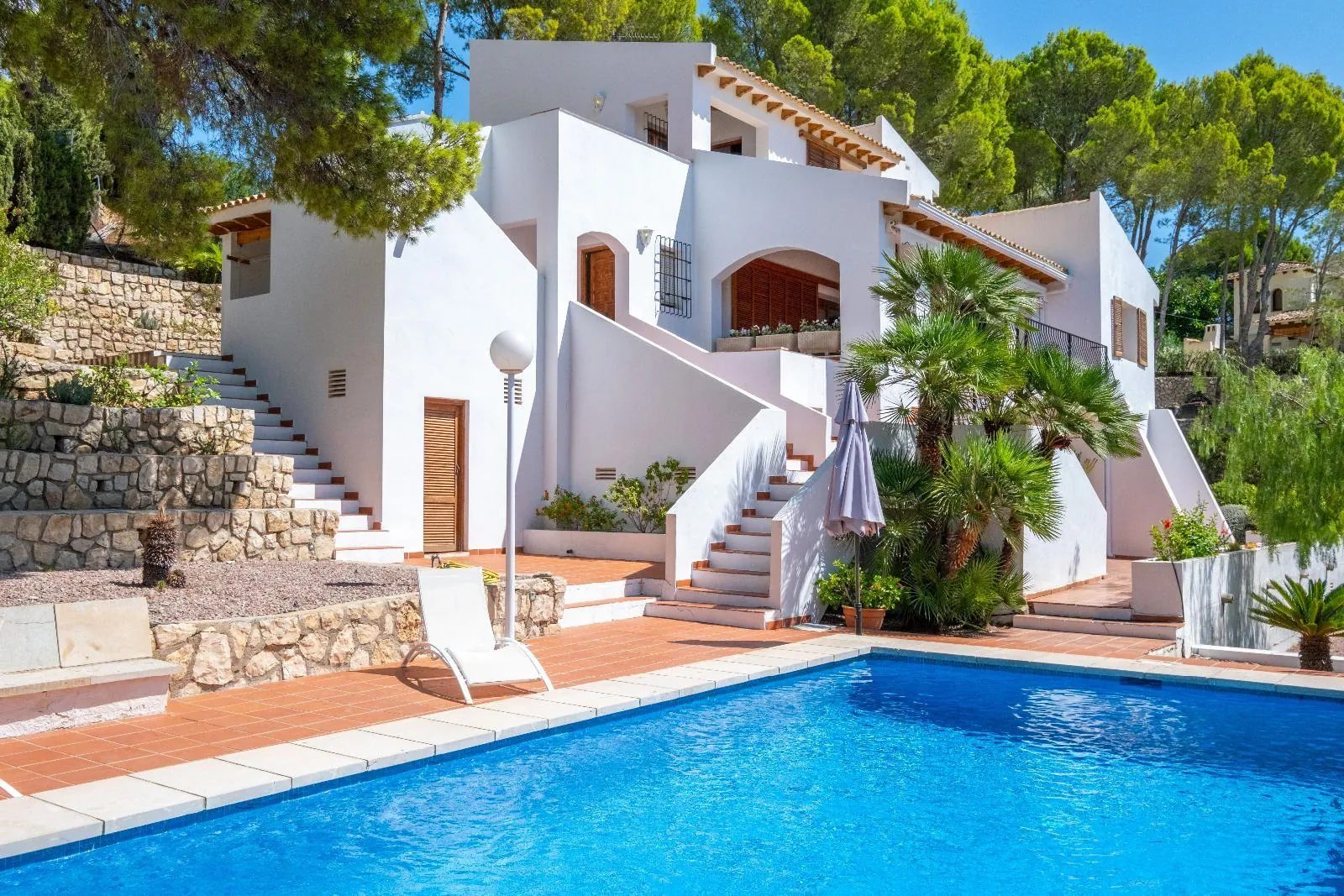 Elegant Mediterranean situated on the island of the golf course