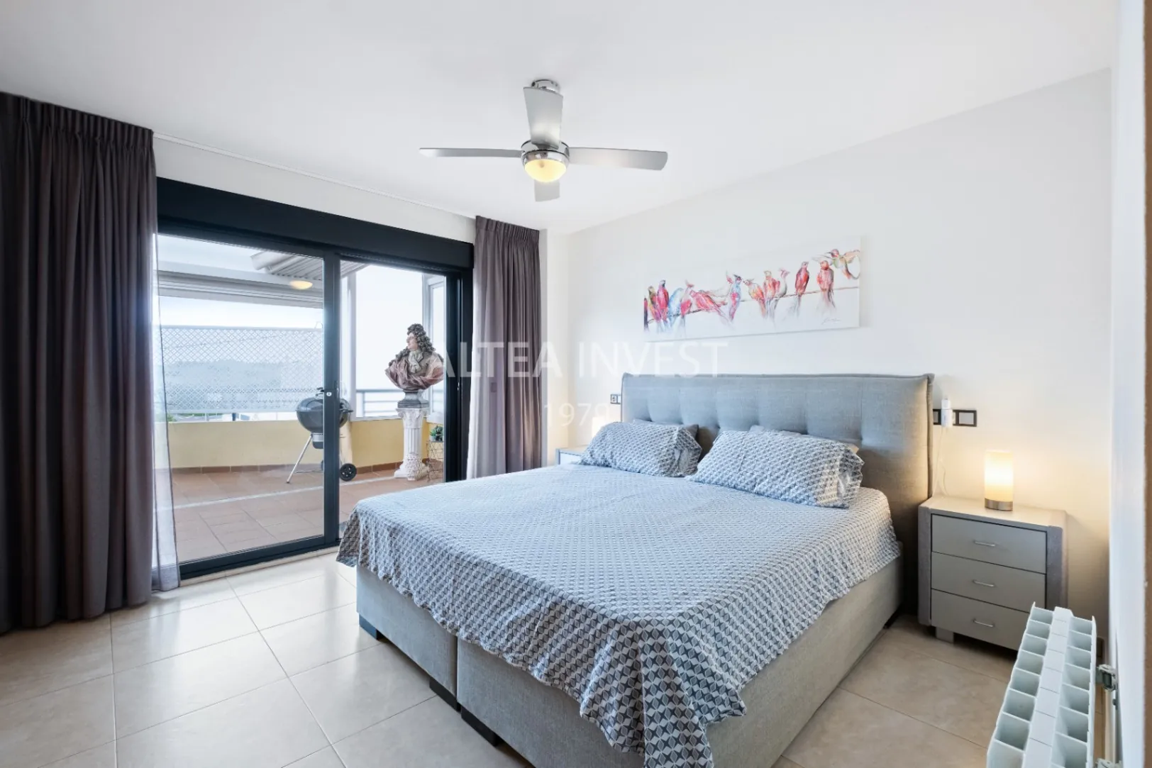Penthouse with a large private terrace in Albir: comfort, light, and panoramic views.