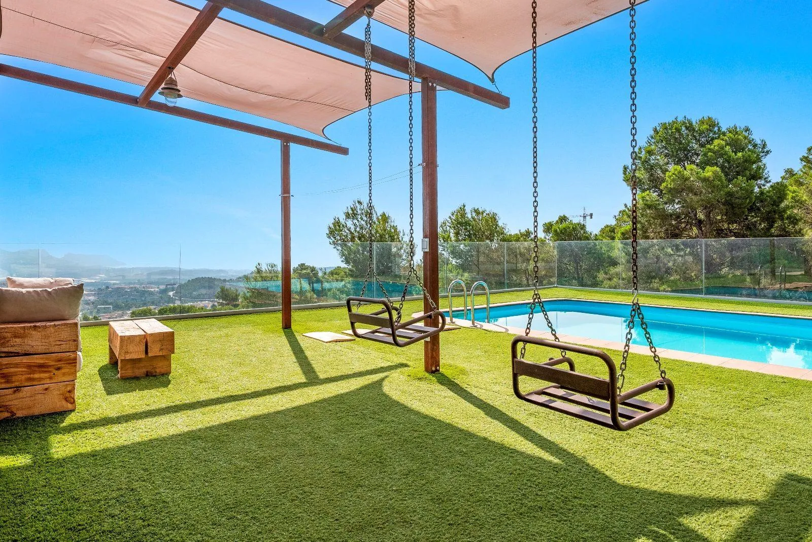 Exceptional villa in a unique setting with open views to the Mediterranean Sea and the bay of Altea.