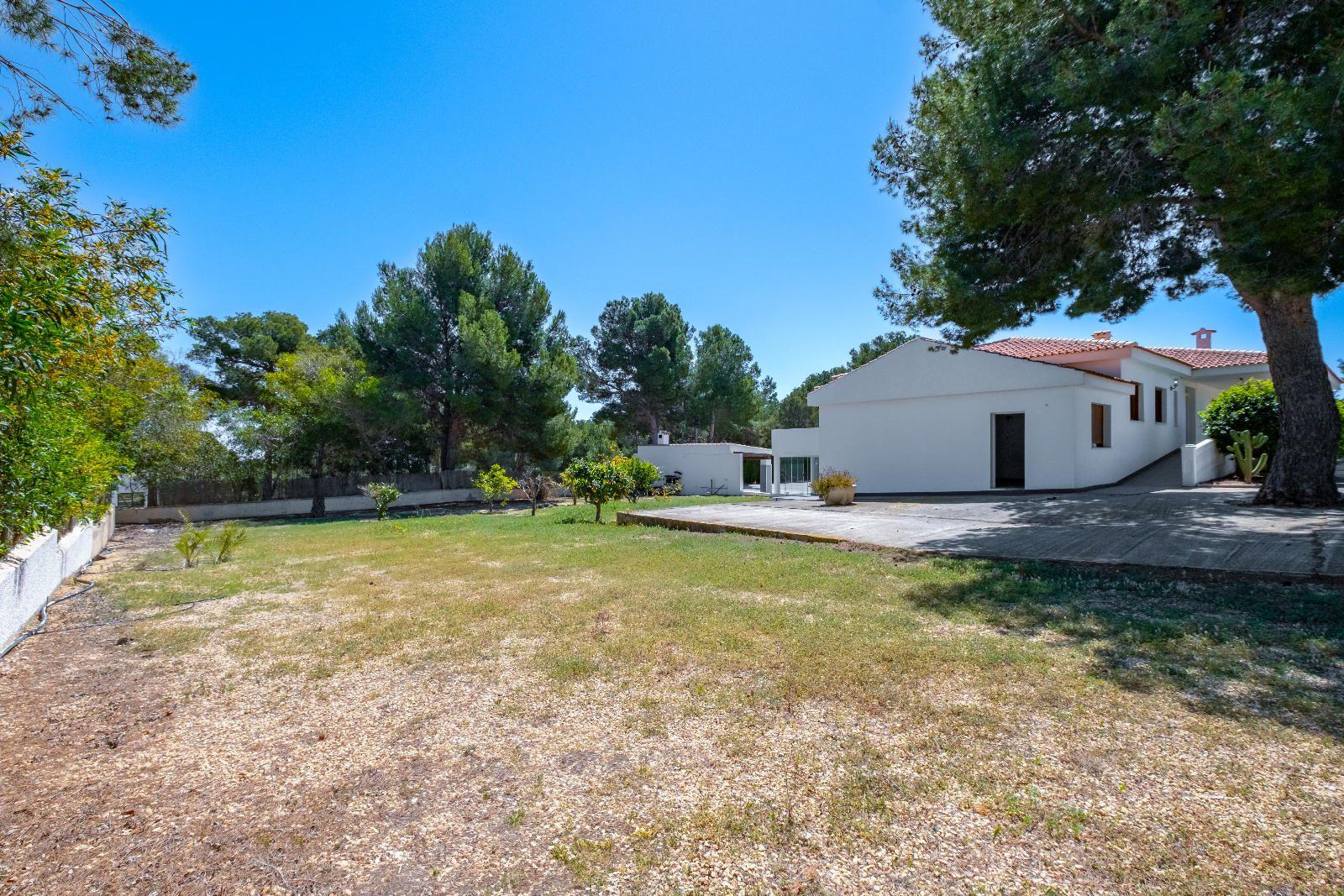 A villa designed for enjoyment: spaciousness, comfort, and privacy