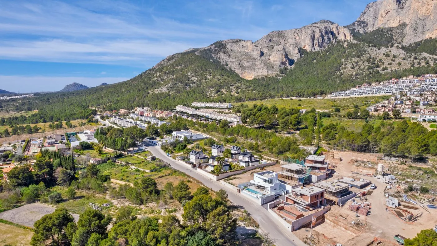 Contemporary newly built villas surrounded by mountains in Polop de la Marina.