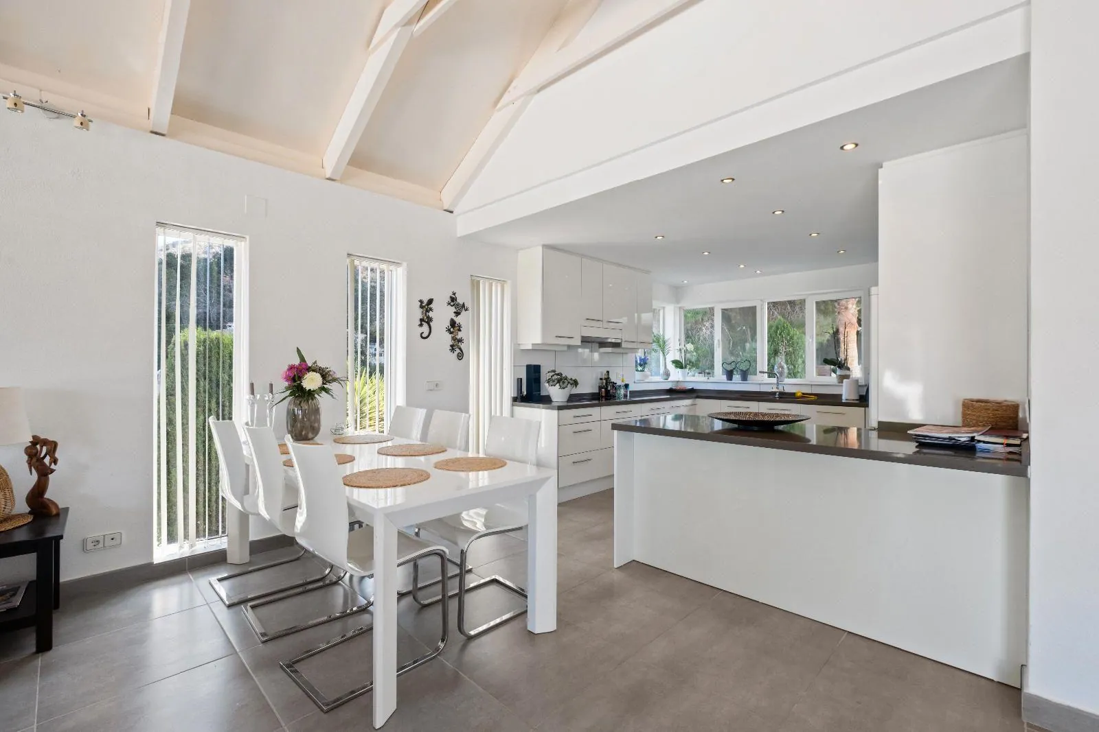 Exclusive Independent Villa with Panoramic Views, Private Pool and Outdoor Kitchen in Albir