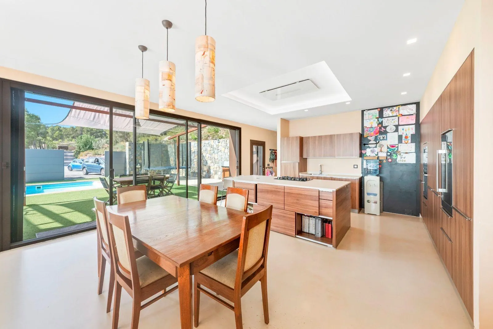 Exceptional villa in a unique setting with open views to the Mediterranean Sea and the bay of Altea.