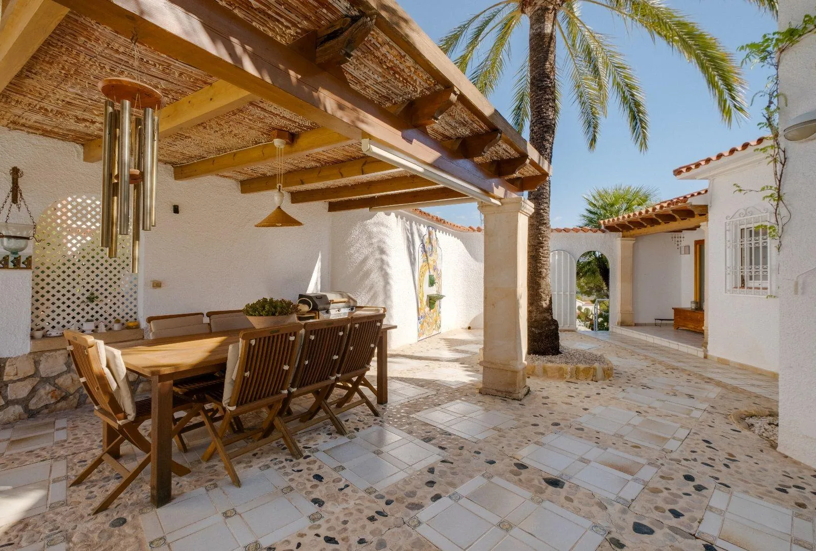 Luxurious and elegant villa with wonderful sea views