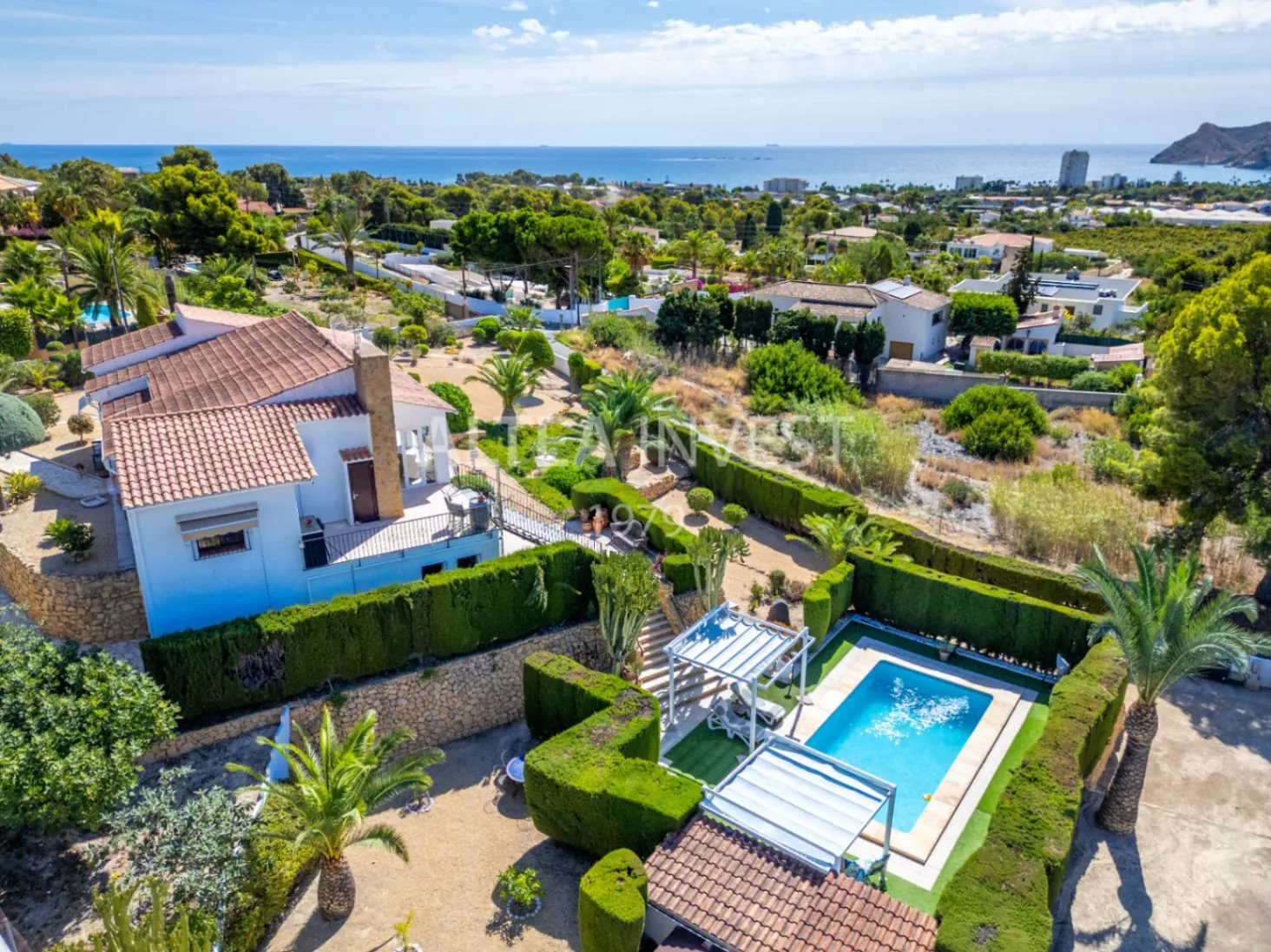 Exclusive Mediterranean-Style Chalet in El Planet