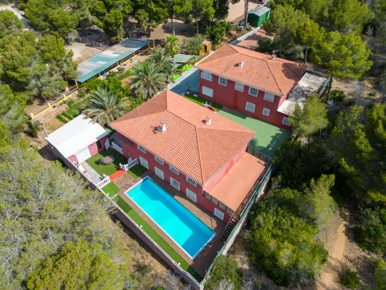 Two Villas – Nature, Privacy, and Versatility in a Unique Setting Next to Sierra Helada
