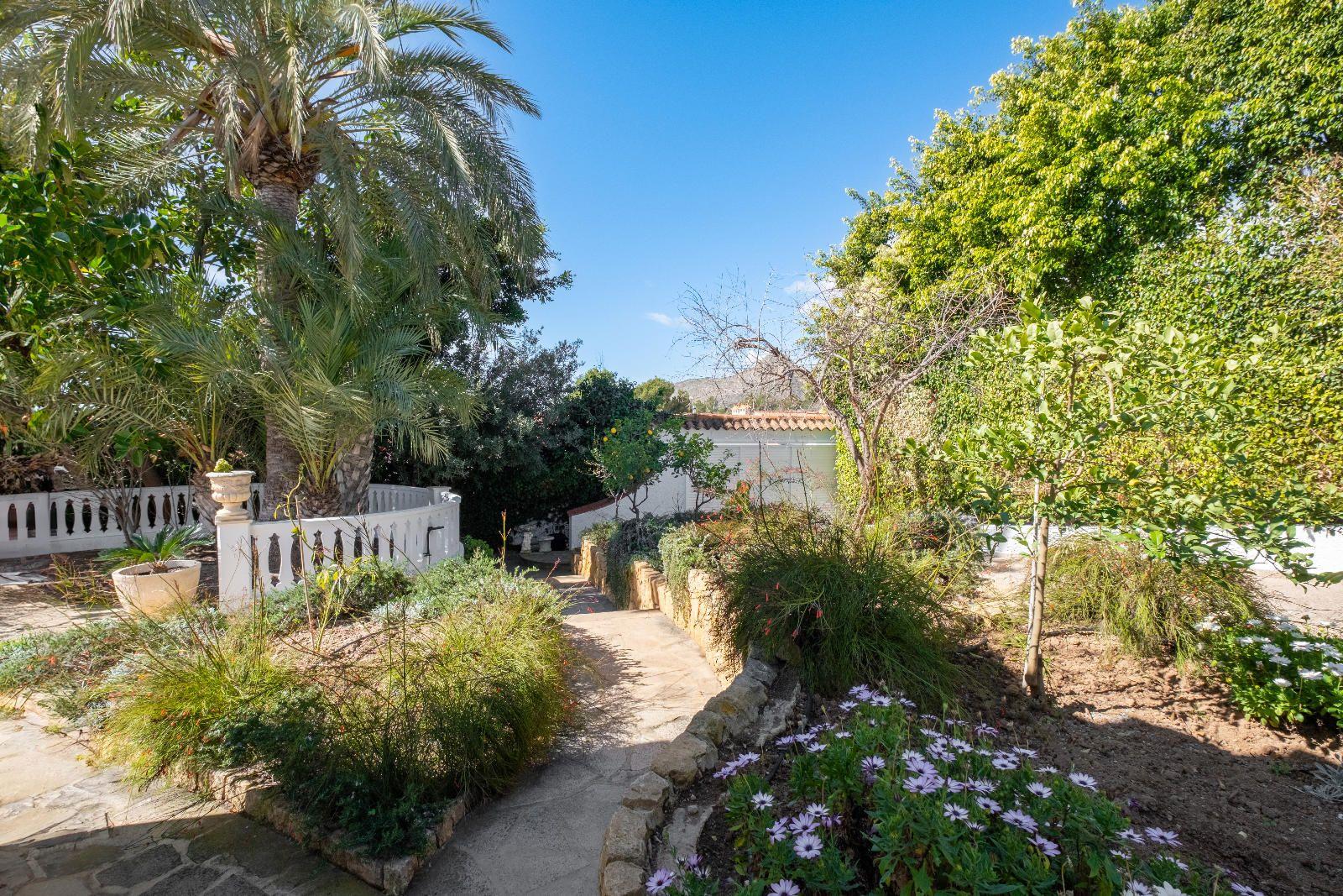 Charming Villa with Sea and Mountain Views in La Nucia