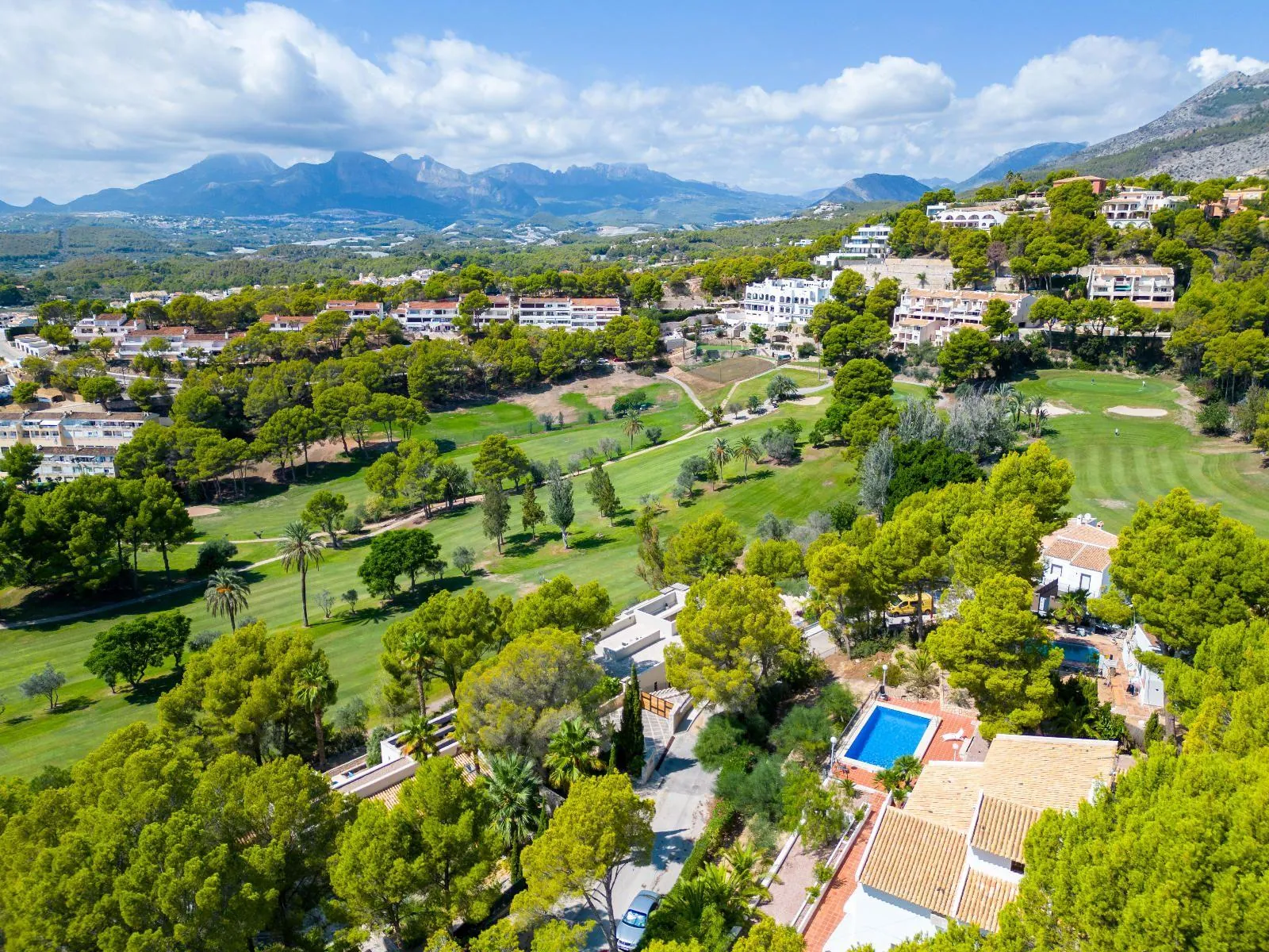 Elegant Mediterranean situated on the island of the golf course
