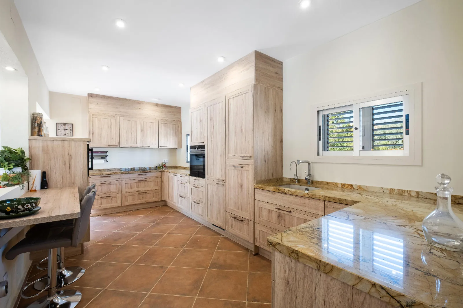 Elegant Mediterranean Villa with Guest House in La Nucia