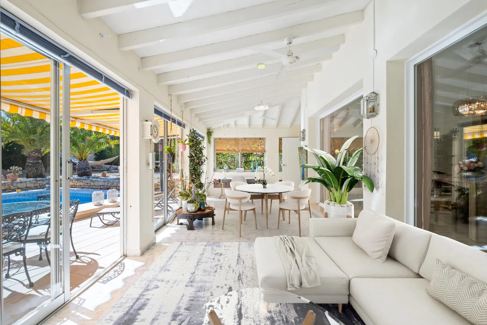 Elegant Mediterranean Villa with Guest House in La Nucia