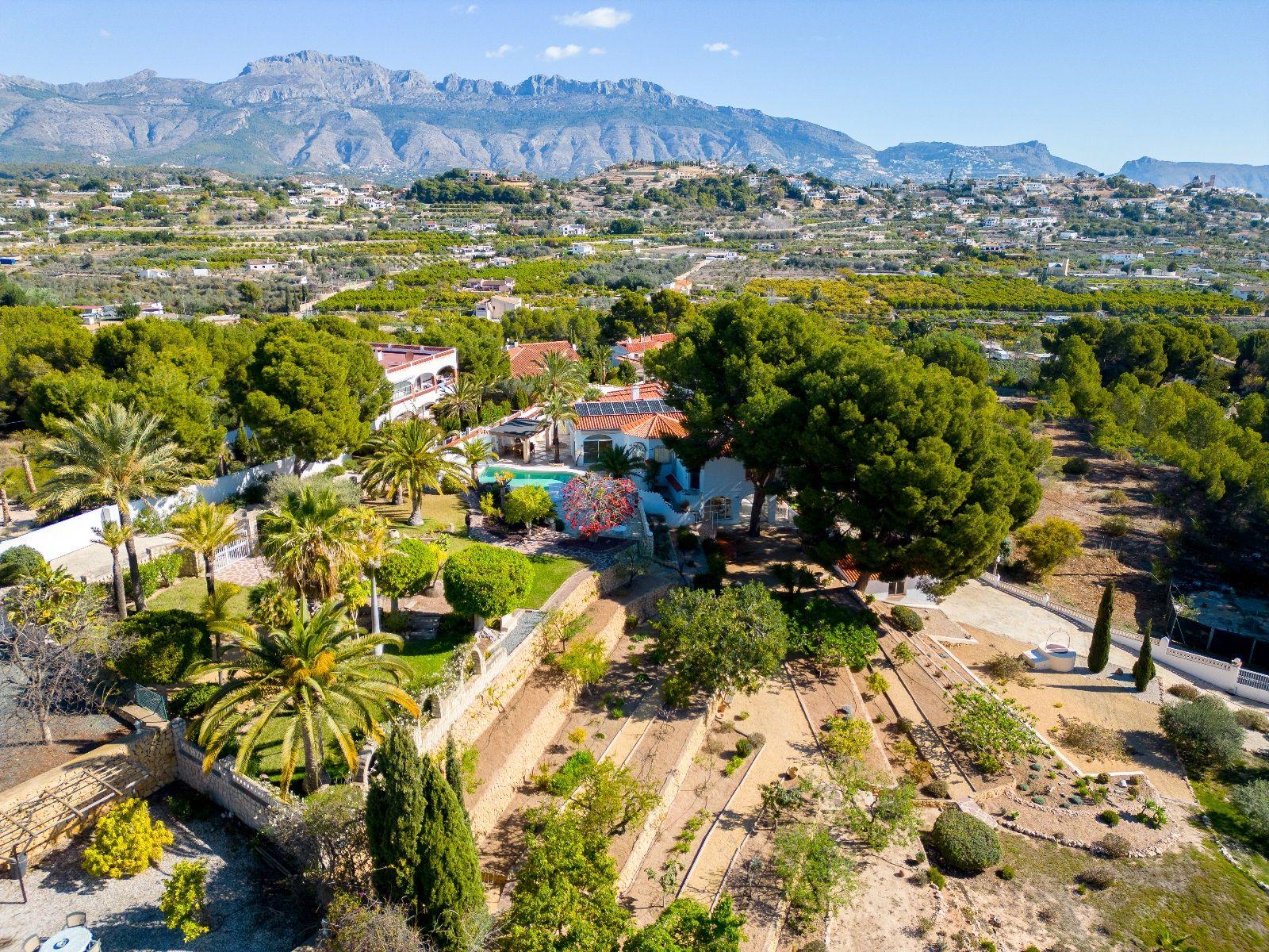 Luxurious and elegant villa with wonderful sea views