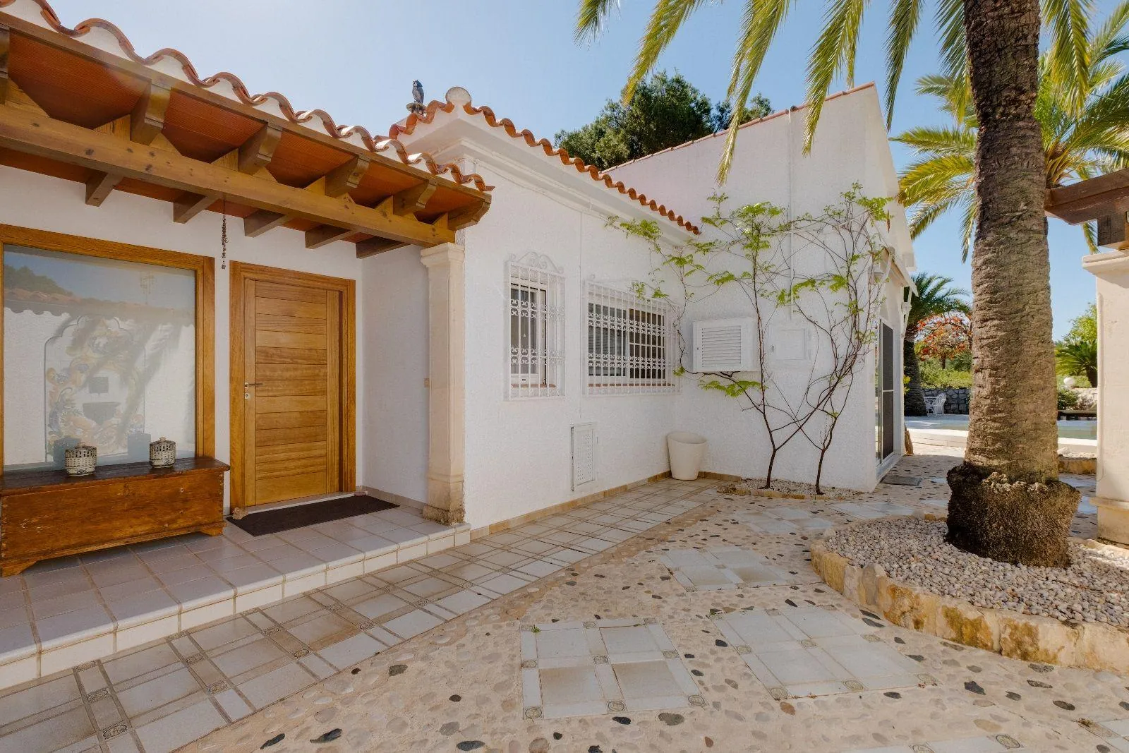 Luxurious and elegant villa with wonderful sea views