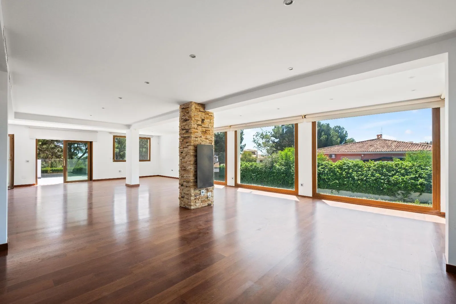 A villa designed for enjoyment: spaciousness, comfort, and privacy