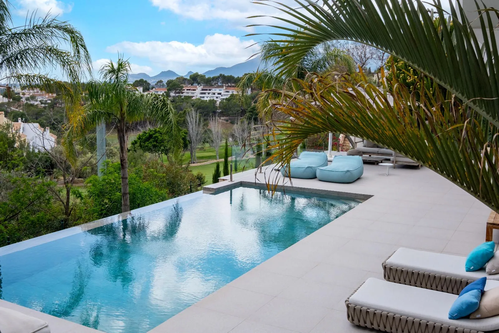 1345 - Altea La Vella, luxury by the golf: modern villa with infinity pool and premium finishes