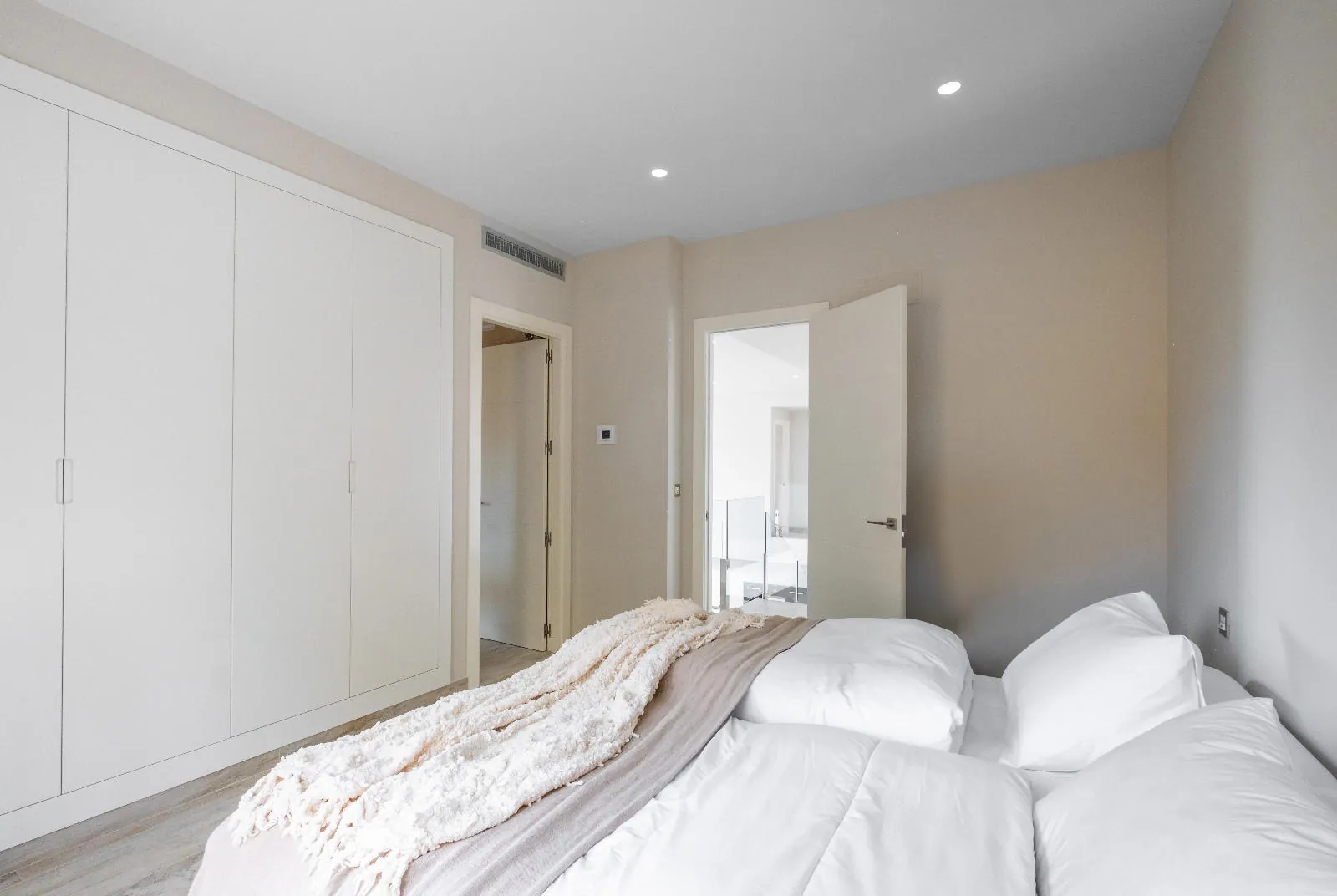 1345 - Altea La Vella, luxury by the golf: modern villa with infinity pool and premium finishes