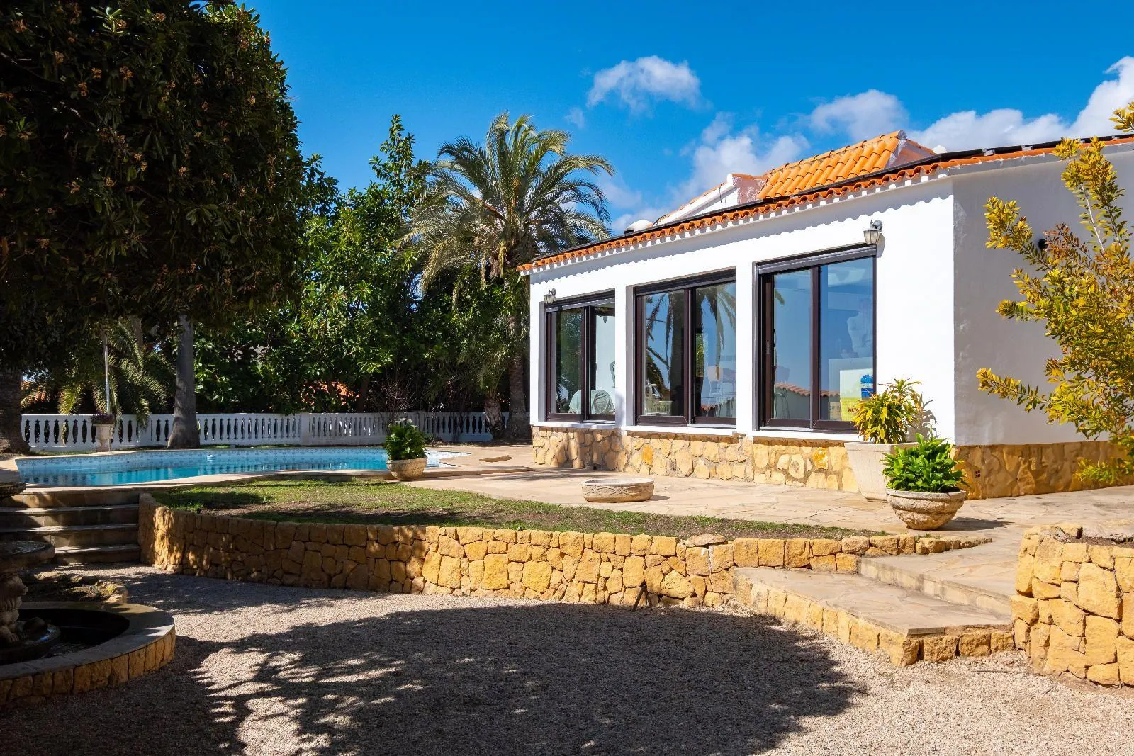 Charming Villa with Sea and Mountain Views in La Nucia