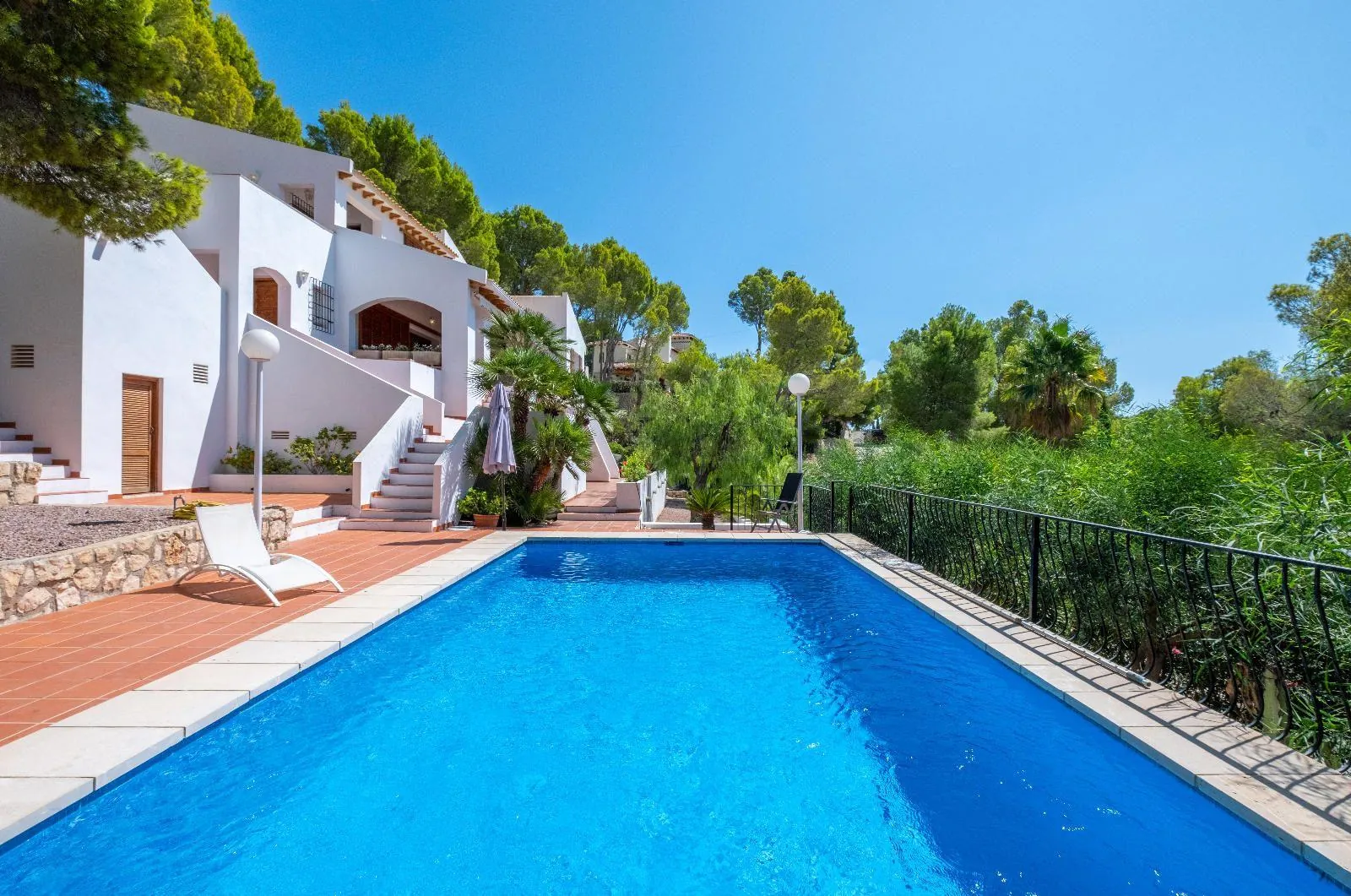 Elegant Mediterranean situated on the island of the golf course