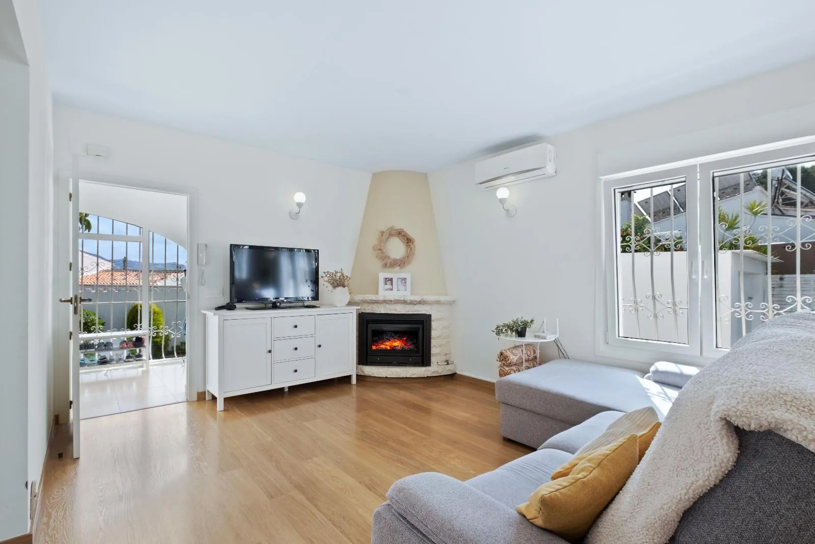 Modern and cozy villa in Alfaz del Pi: comfort, style, and serenity in one place