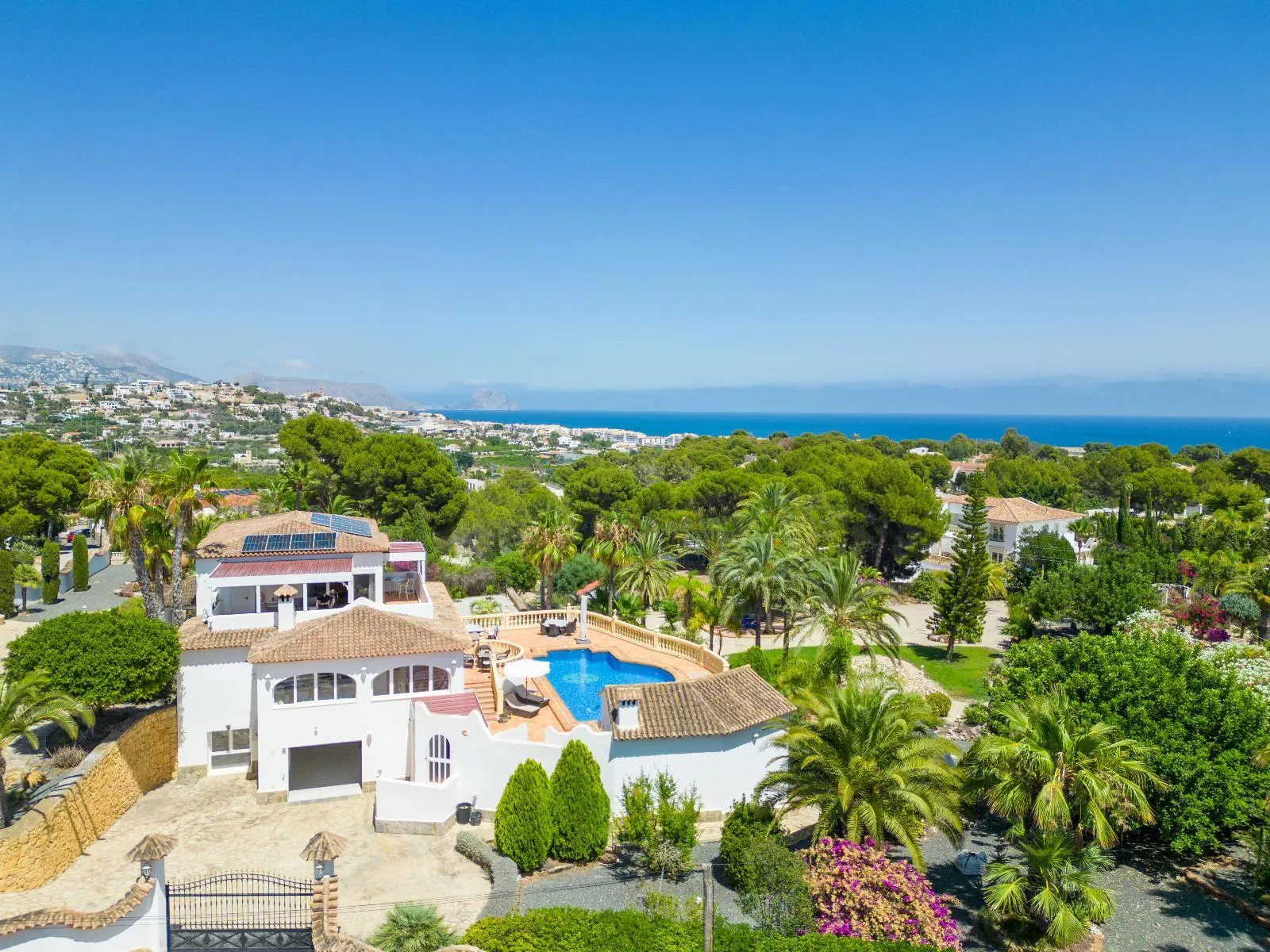 1311 - Elegant Mediterranean Villa with Large Plot and Panoramic Sea Views