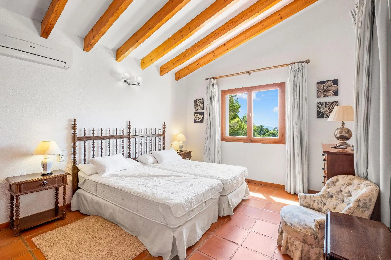 Elegant Mediterranean situated on the island of the golf course