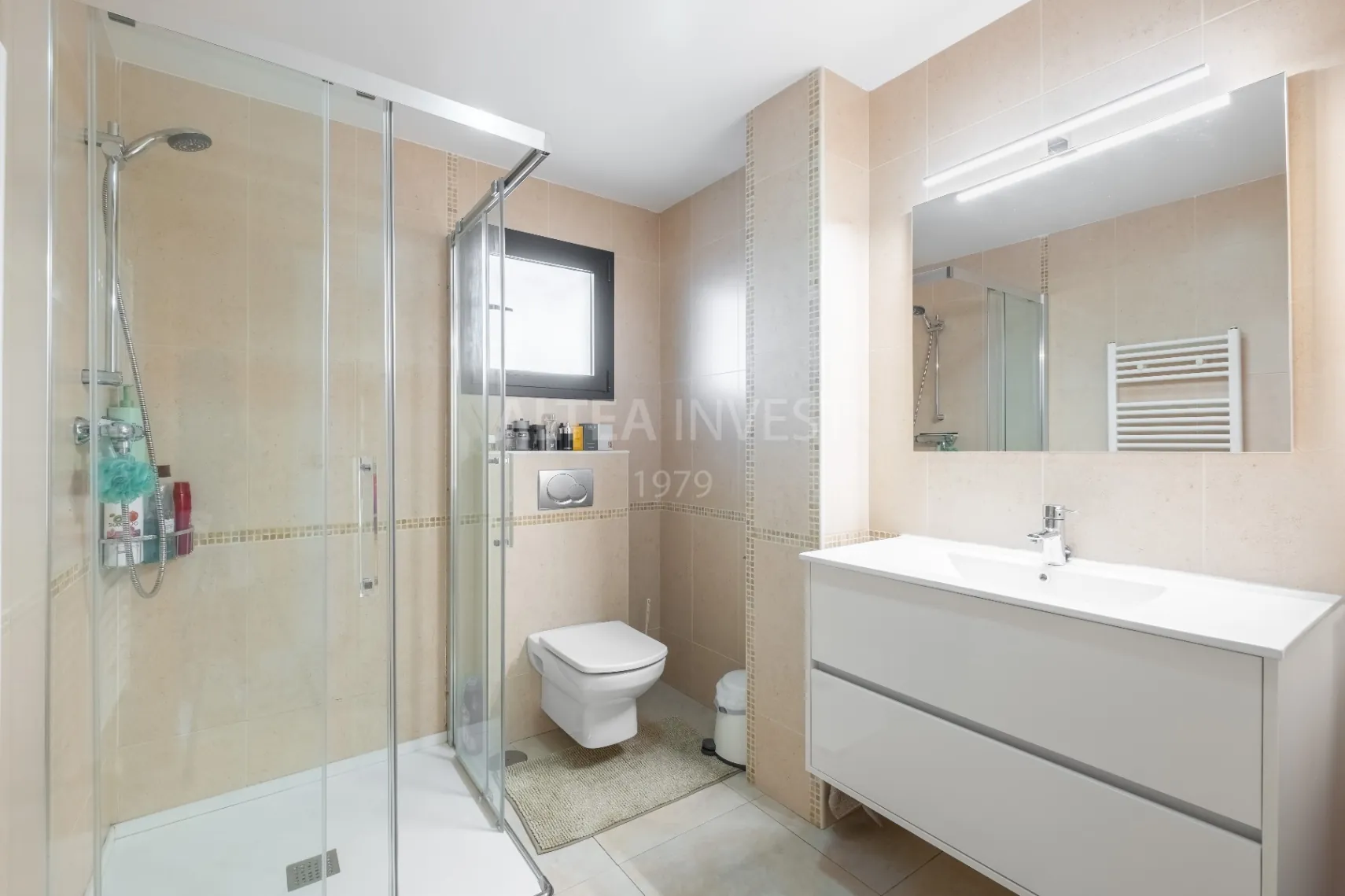 Penthouse with a large private terrace in Albir: comfort, light, and panoramic views.