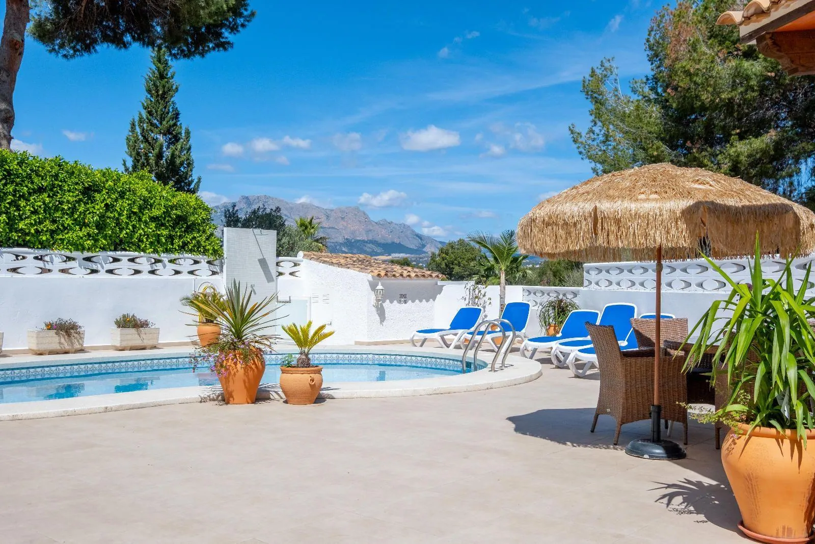 Exclusive Independent Villa with Panoramic Views, Private Pool and Outdoor Kitchen in Albir