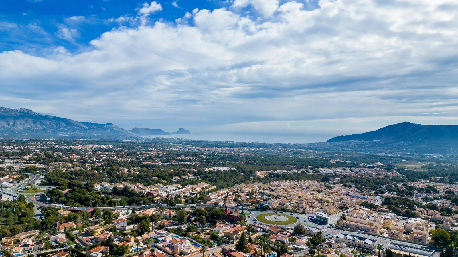 Charming Villa with Sea and Mountain Views in La Nucia