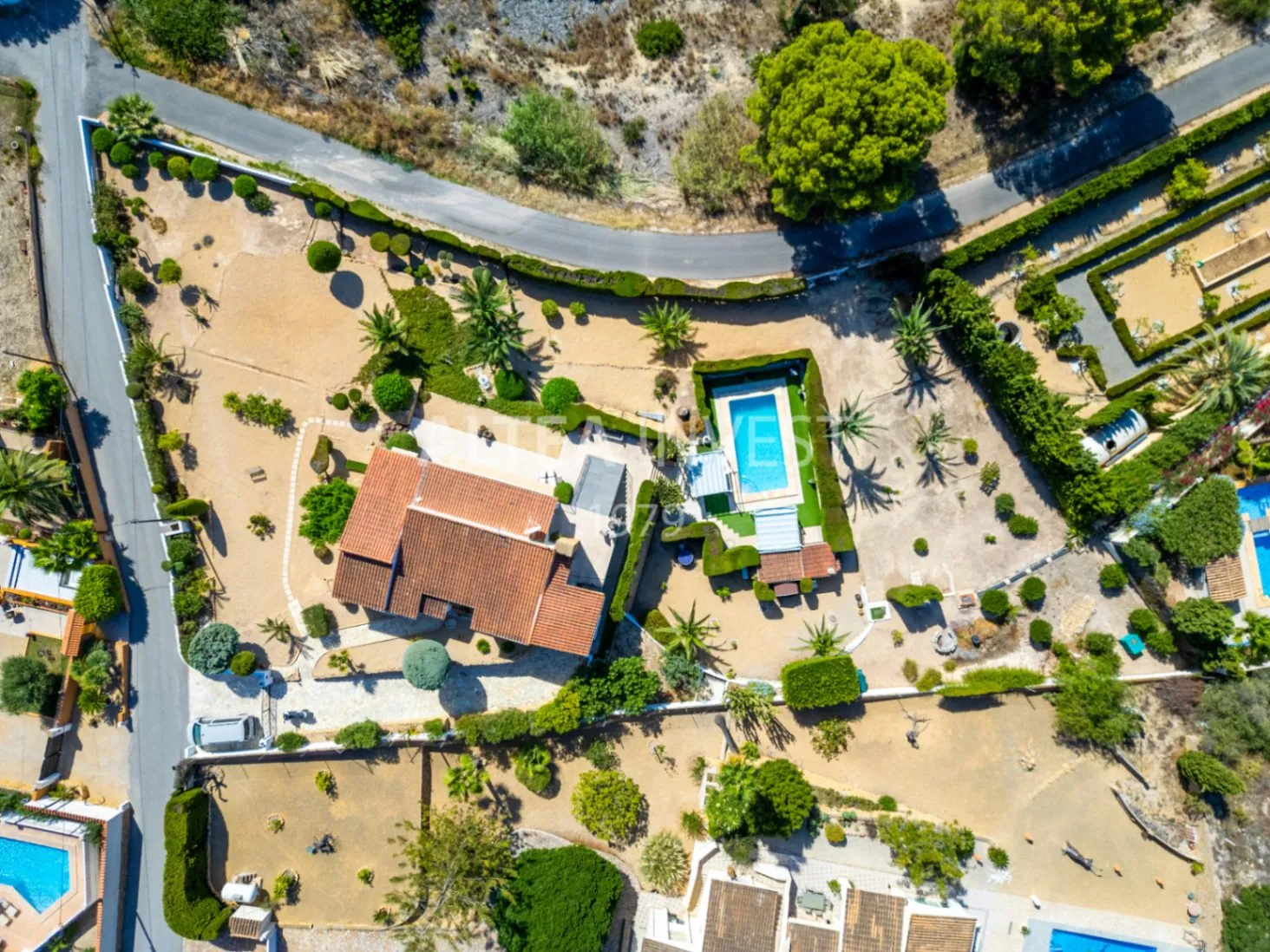 Exclusive Mediterranean-Style Chalet in El Planet