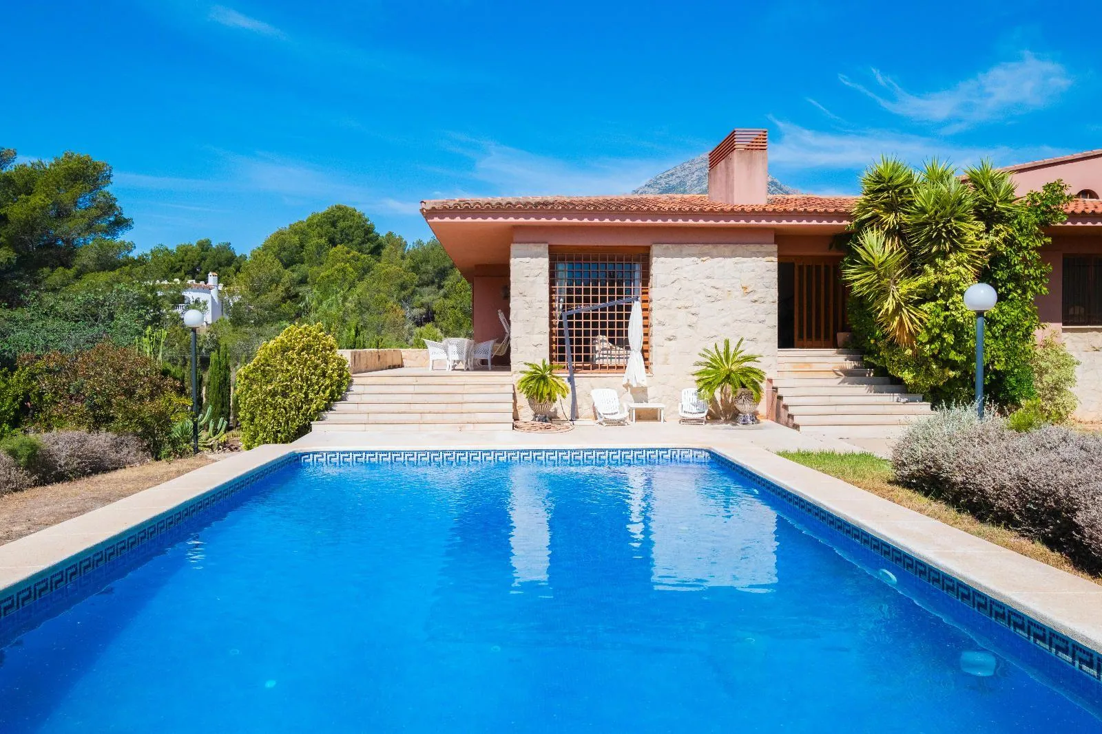 Mediterranean Elegance between the Sea and the Mountain – Privacy and Nature in La Nucía