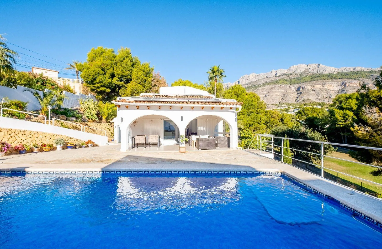 Mediterranean style villa in the privileged area of the Club de Golf.