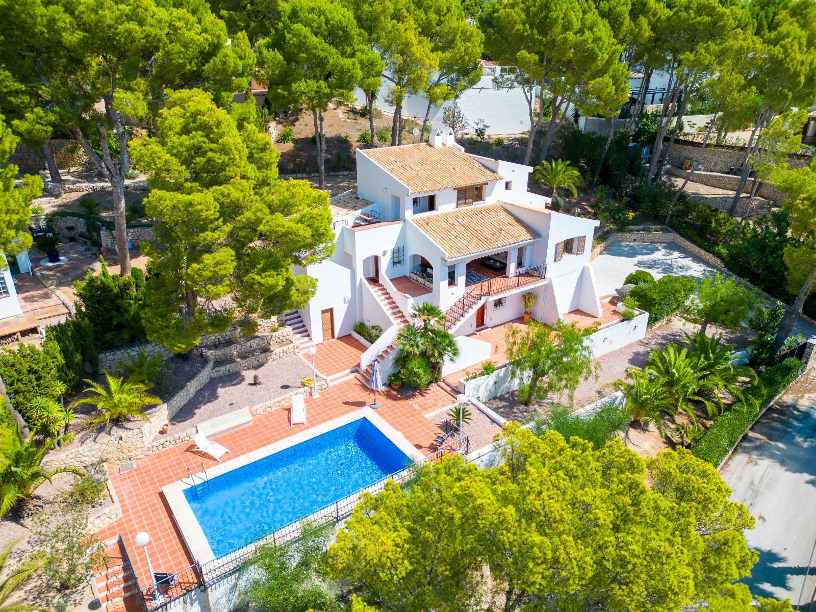 Elegant Mediterranean situated on the island of the golf course