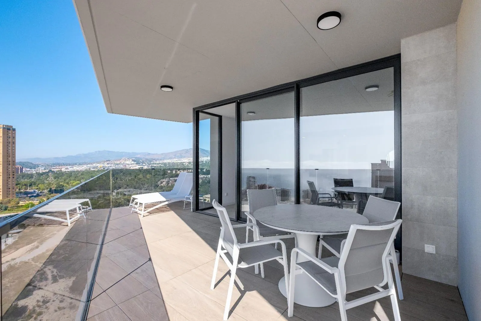 Elegant new build home with sea views in Benidorm