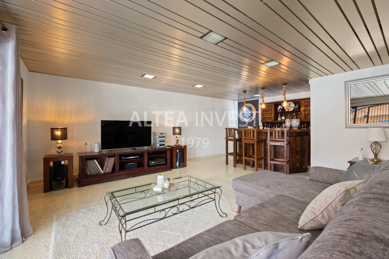 Exclusive Mediterranean-Style Chalet in El Planet