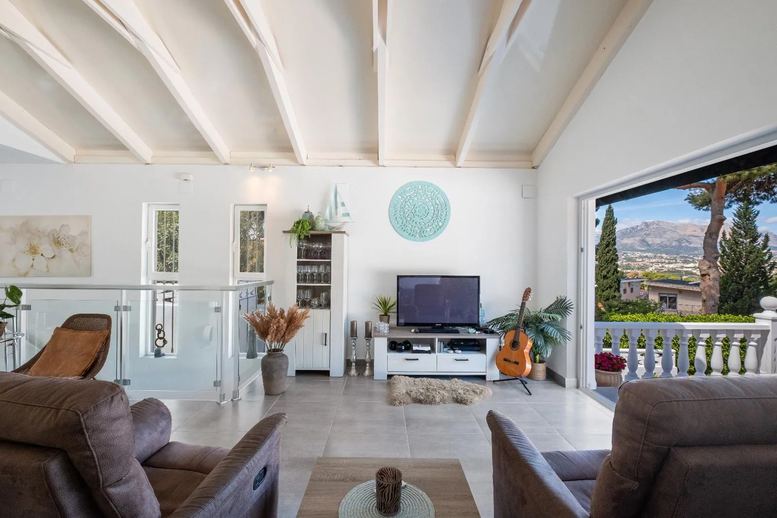 Exclusive Independent Villa with Panoramic Views, Private Pool and Outdoor Kitchen in Albir