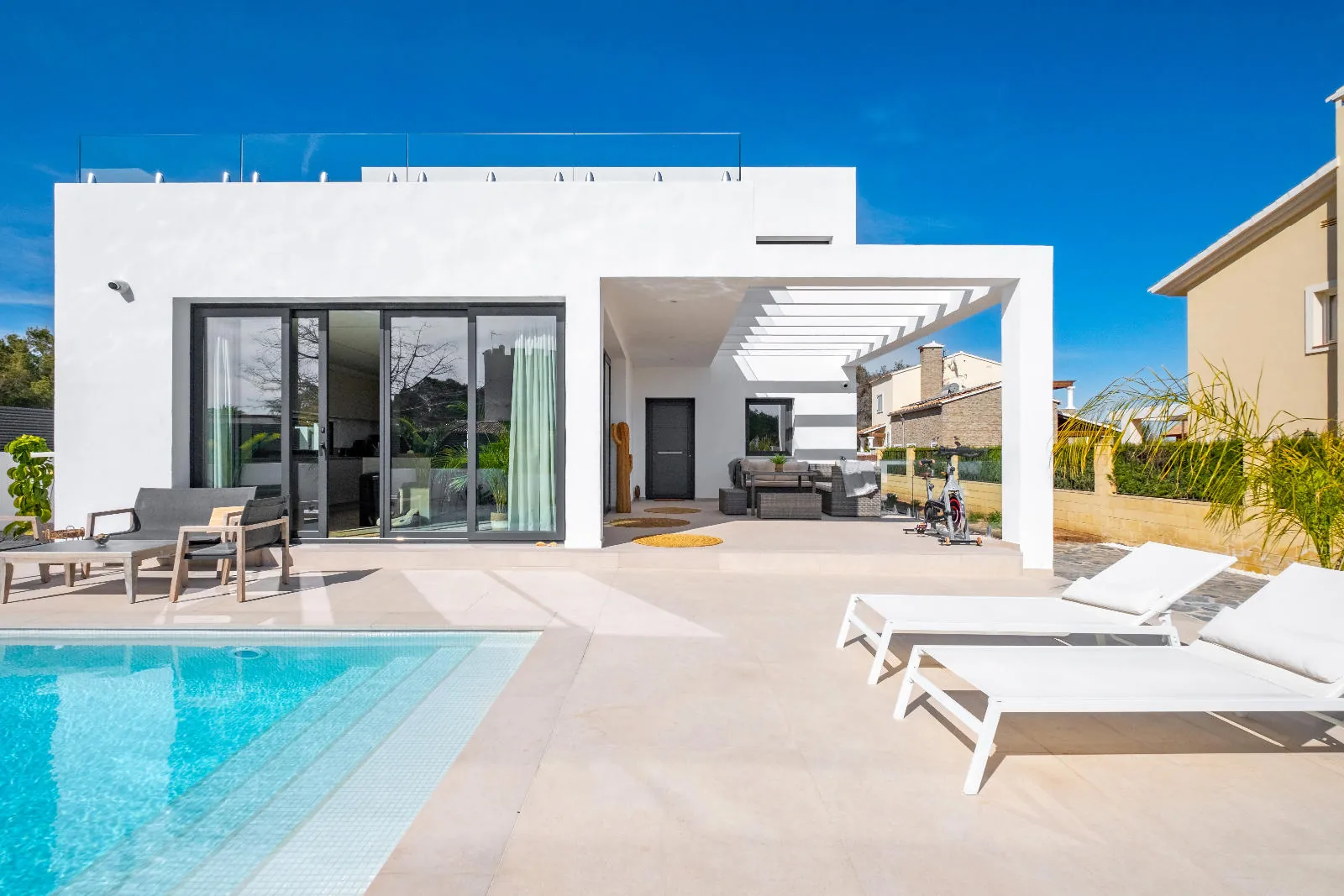 Newly Built Villa with Sea Views and Cutting-Edge Design