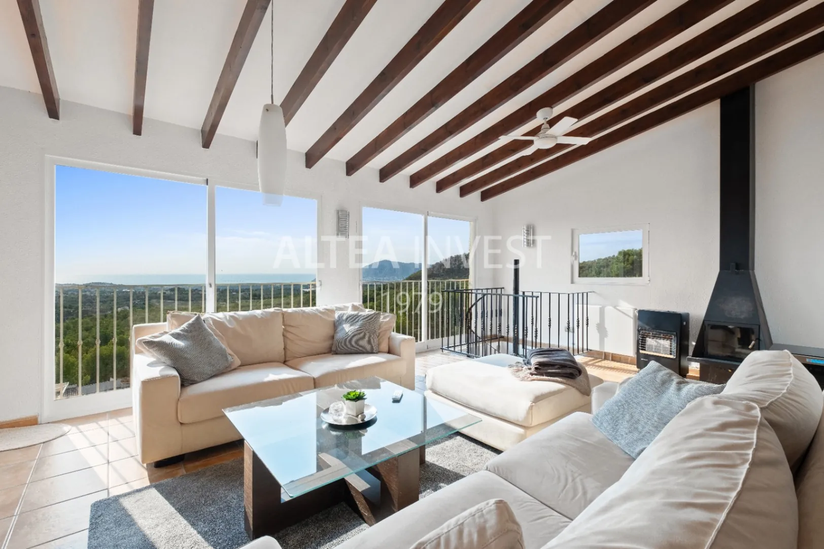 Charming Mediterranean Villa with Sea Views and Space to Enjoy