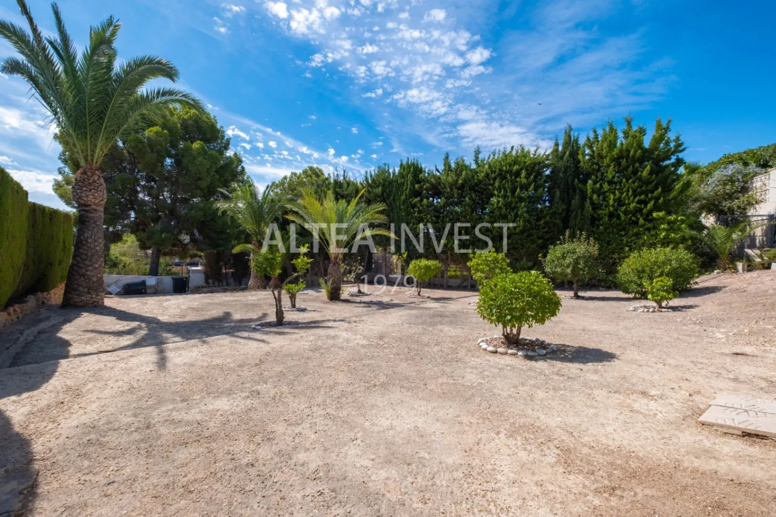 Exclusive Mediterranean-Style Chalet in El Planet