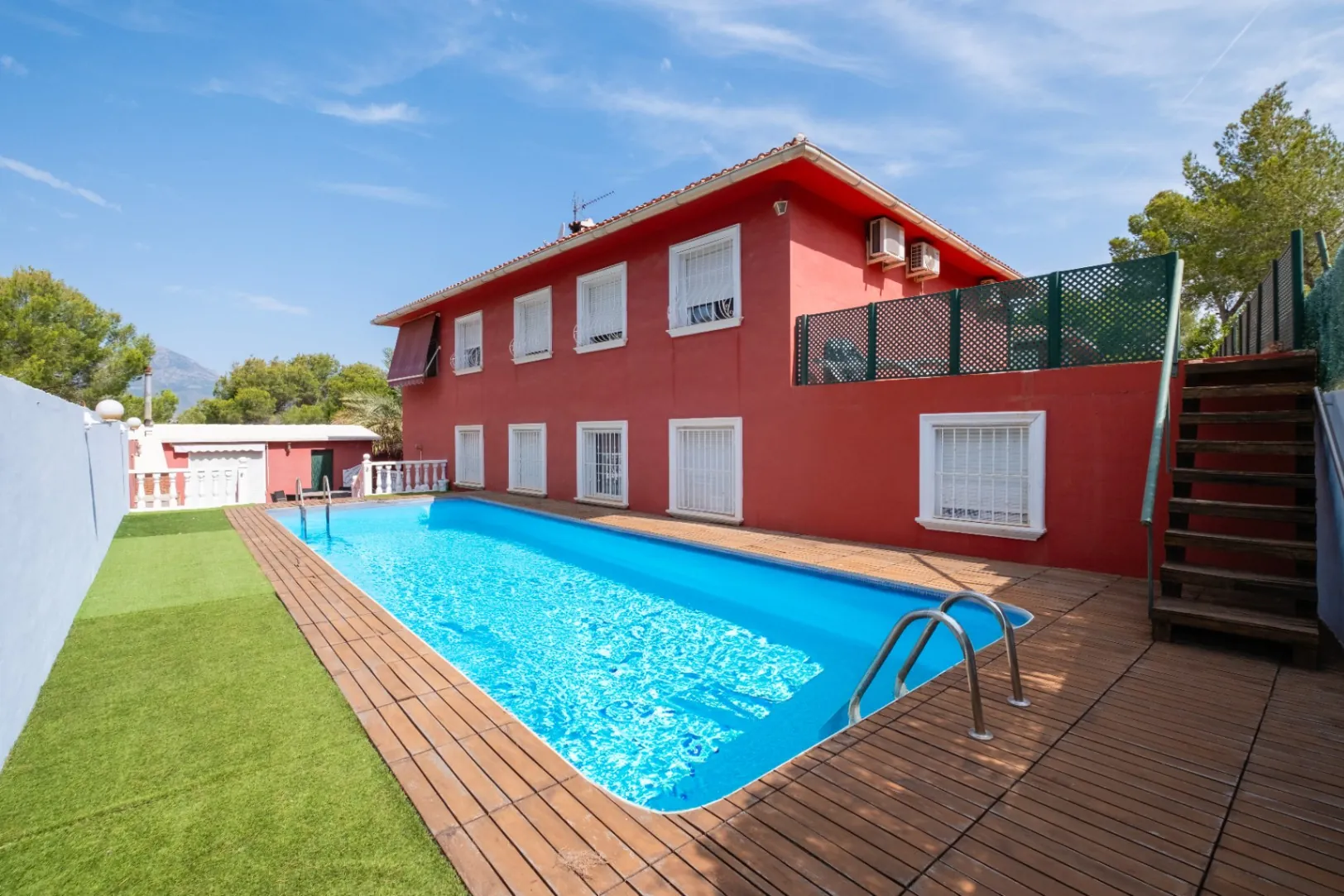 Two Villas – Nature, Privacy, and Versatility in a Unique Setting Next to Sierra Helada