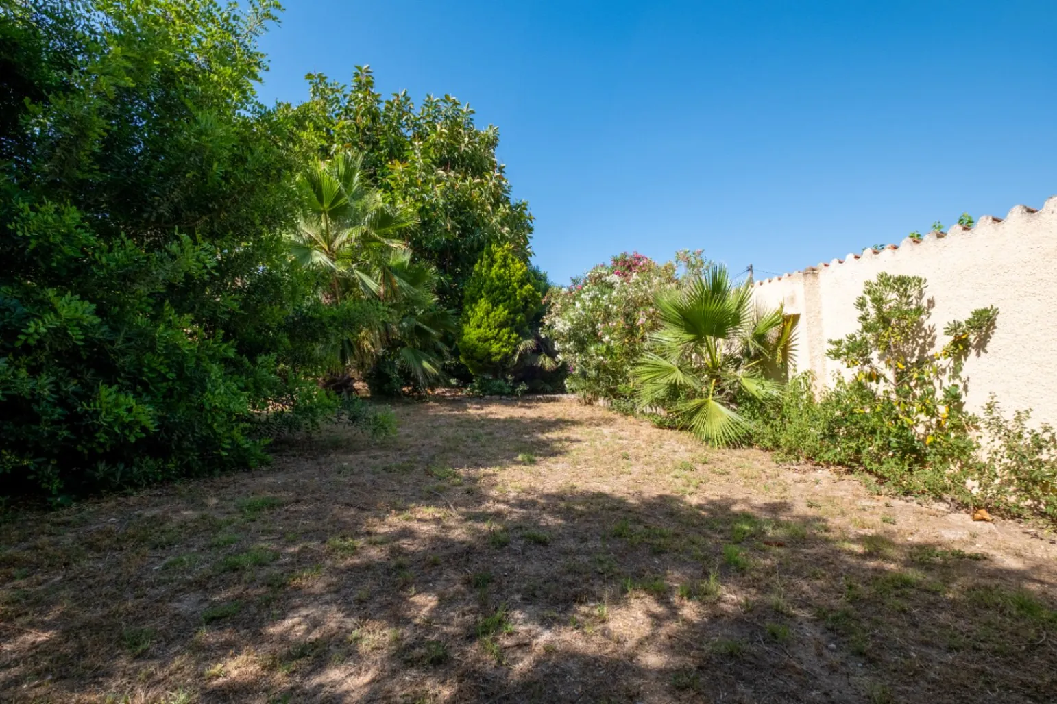 Where Tranquility Flourishes: House with Charming Garden and Pool in Albir
