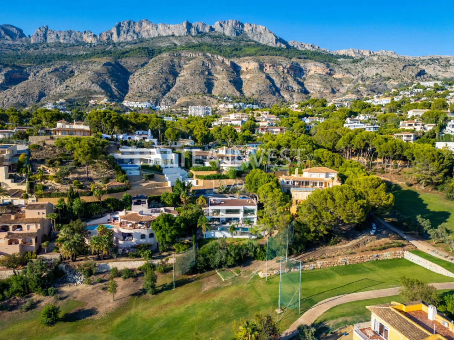 1345 - Altea La Vella, luxury by the golf: modern villa with infinity pool and premium finishes