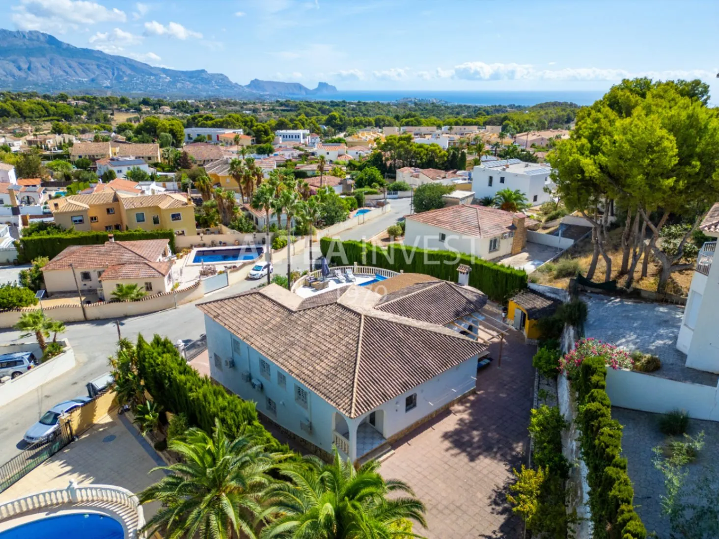 Spectacular villa completely renovated with stunning views of the Mediterranean Sea.